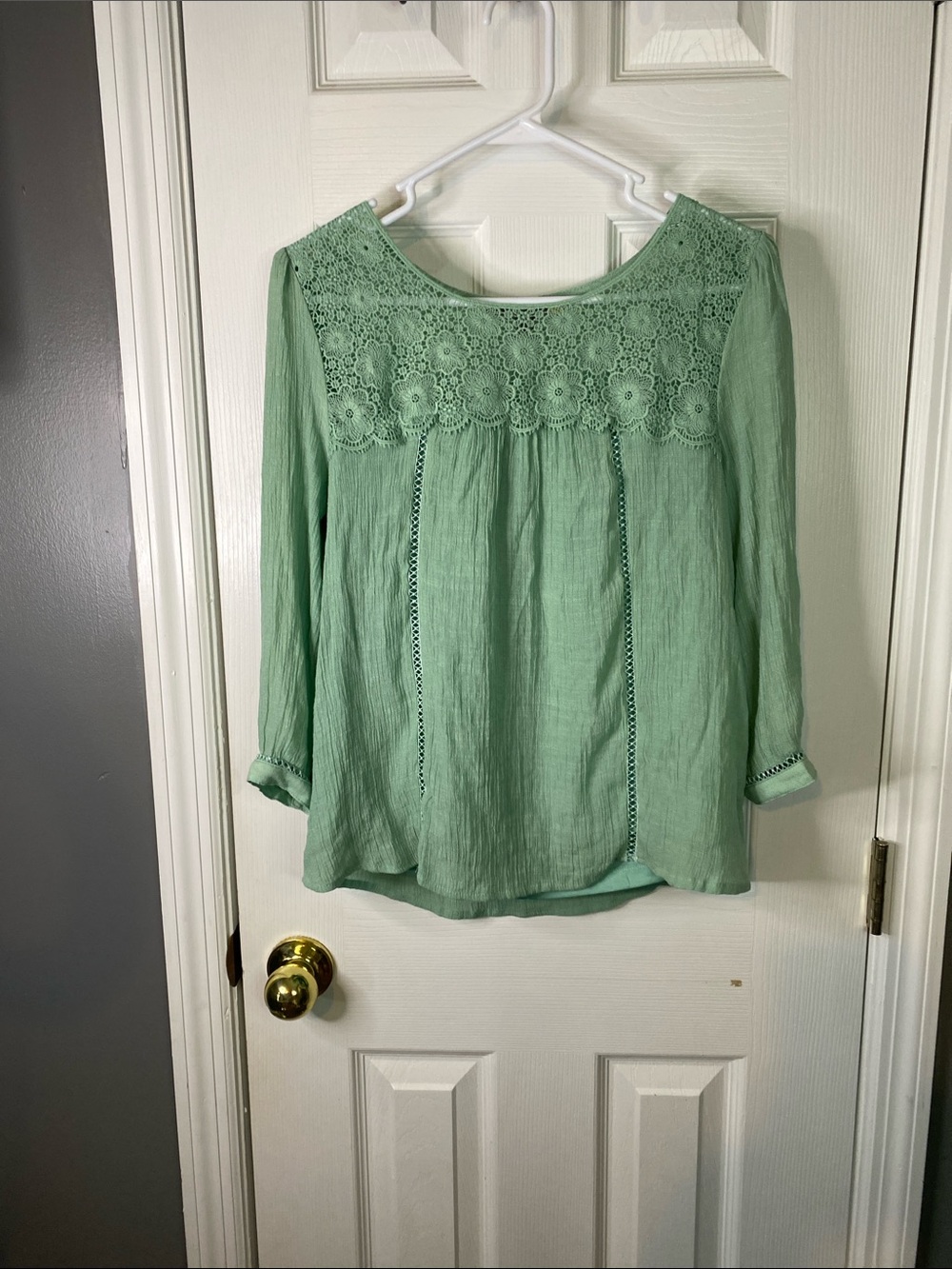 Figueroa Light Green Lace Yoke Women's Blouse Size Petite Small.